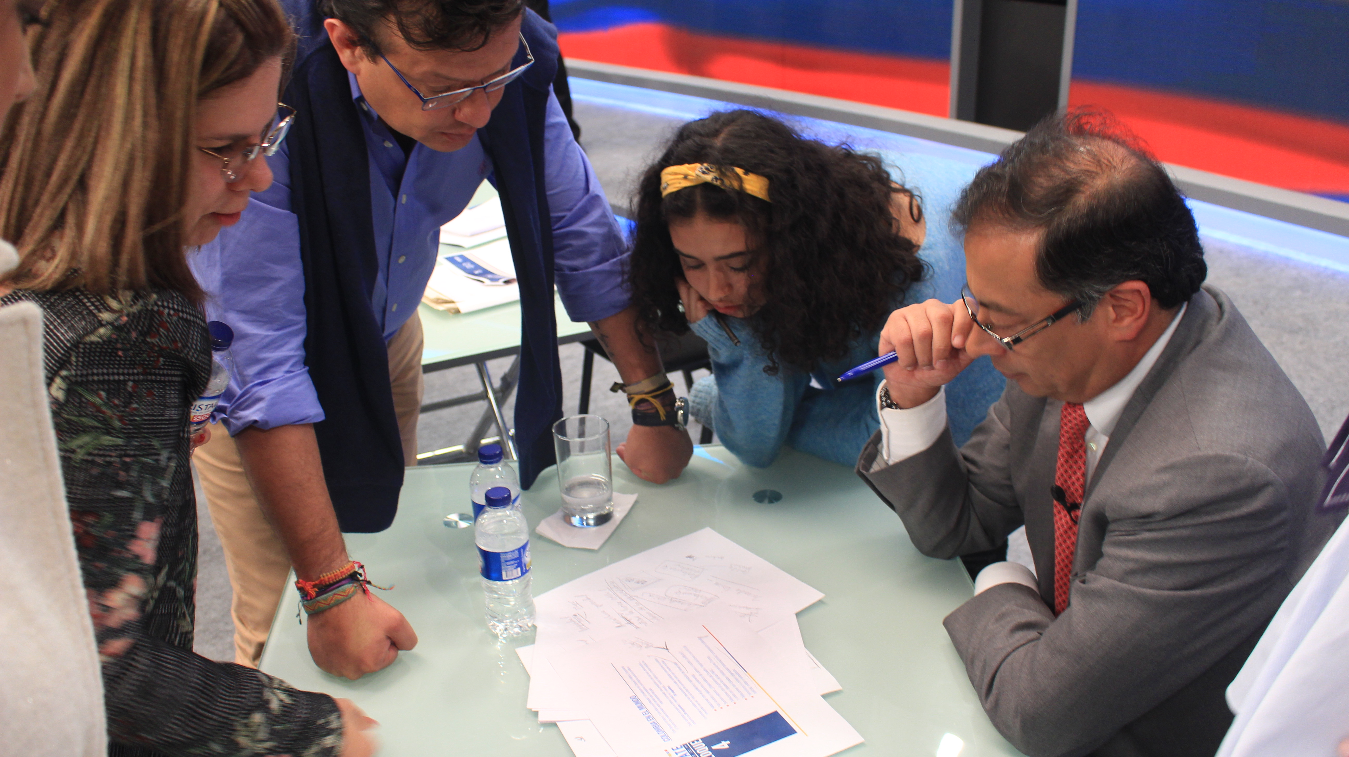  - [FOTOS]: Lo que no se vio en el debate presidencial de RCN