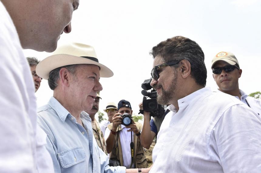 Mientras Santos lo minimiza en Nueva York, Márquez deslegitima el proceso de paz