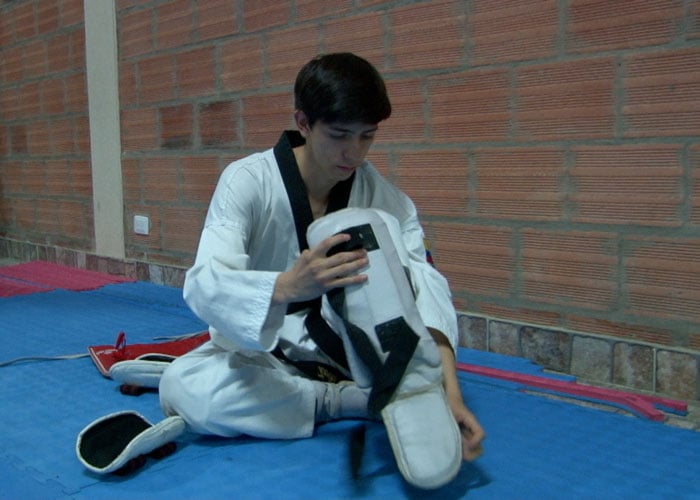 A punta de patadas y sacrificio, joven bogotano representará al país en Mundial de Taekwondo