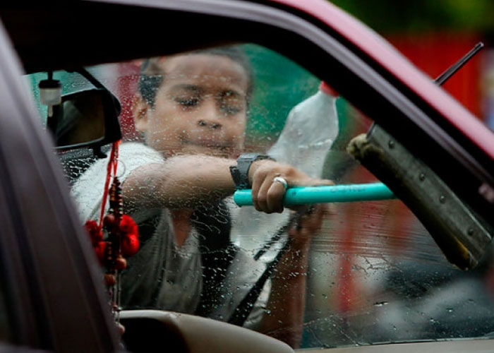¿Cómo excluye la escuela a los colombianos?