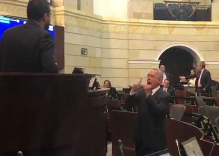 Exceso de escándalos en el país del Sagrado Corazón