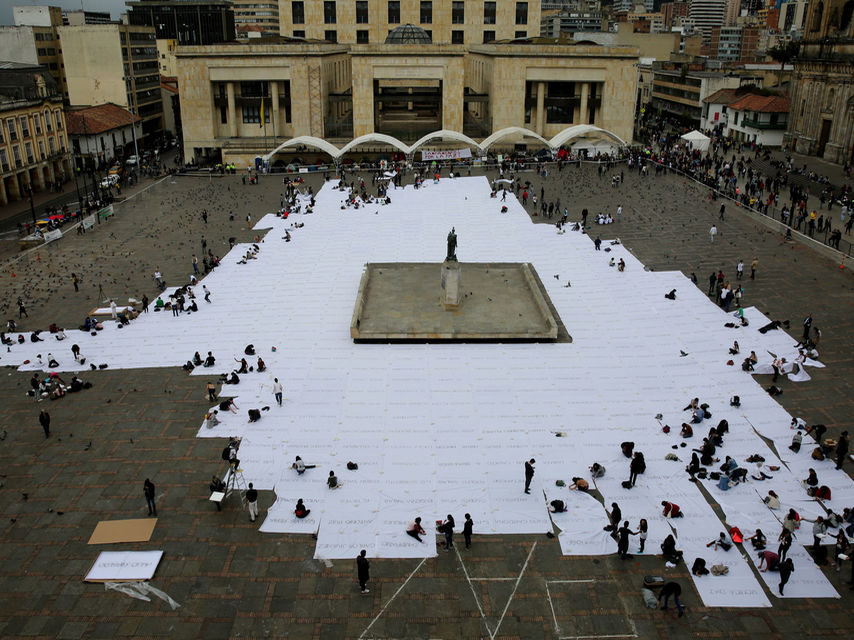 Las víctimas y no Doris Salcedo son las que deben decidir qué hacer con las armas de las Farc