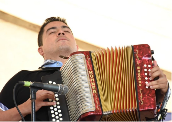 Un rey vallenato de ruana, carranga y clima frío