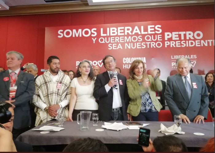 Sectores liberales se le abren a De la Calle y se van con Petro