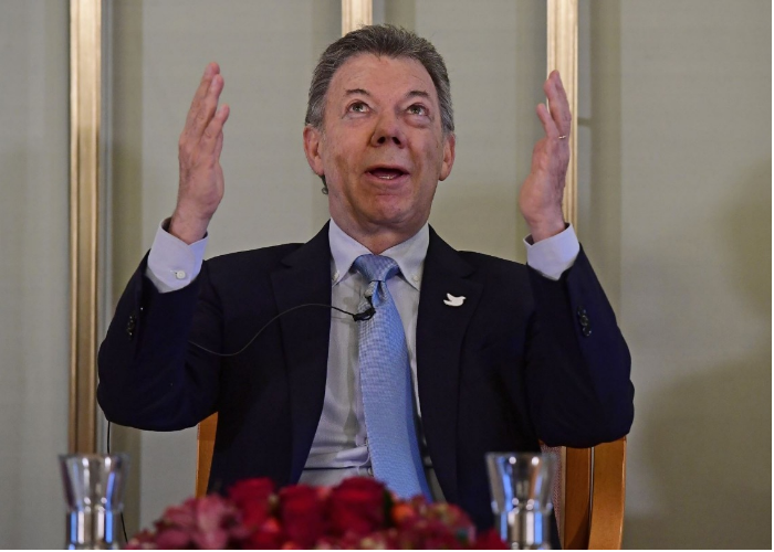 Listo viaje de Santos a París para celebrar entrada a la OCDE