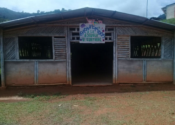 El pueblito que tiene que hacer tamales, empanadas y rifas para tener un profesor