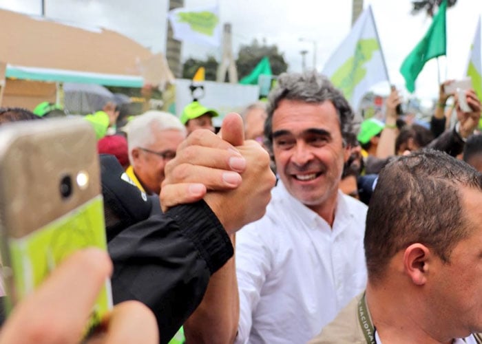 Profesor Fajardo, retírese, por favor