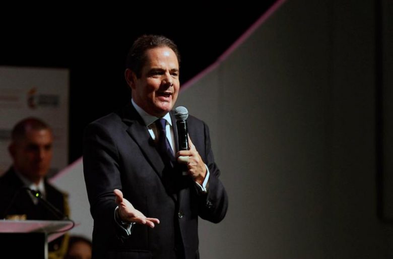 Ataque furioso de Vargas Lleras a Duque por las fotos de los bikinis