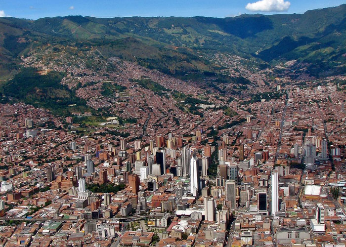 Habitantes de Medellín sienten el rigor del 