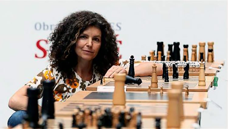 Otra jugada maestra de Mónica Savdié