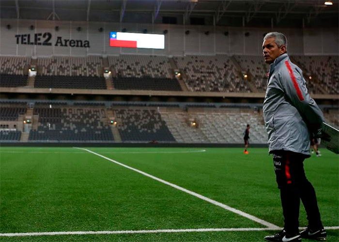 Al entrenador Reinaldo Rueda le están cobrando en Chile el ser colombiano