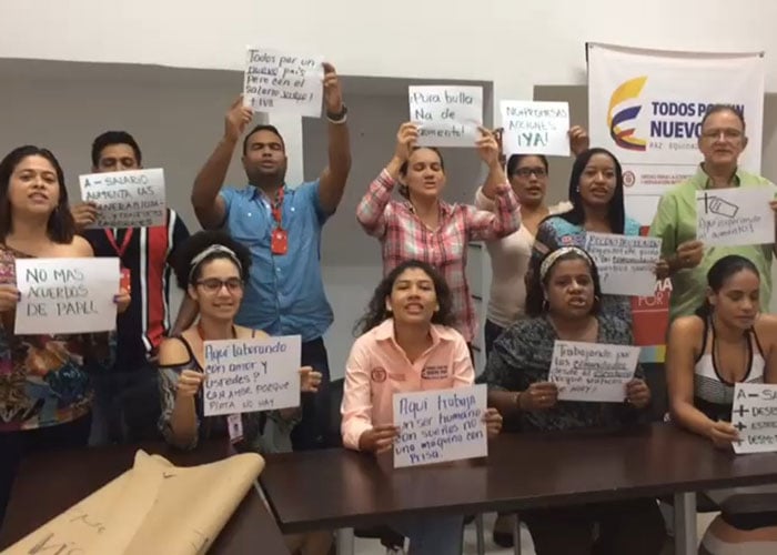 Trabajadores de la Unidad de Víctimas firman acuerdo con administración