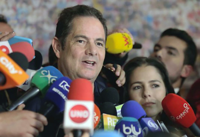 El colapso de las maquinarias: ¿qué le pasó a Vargas Lleras?