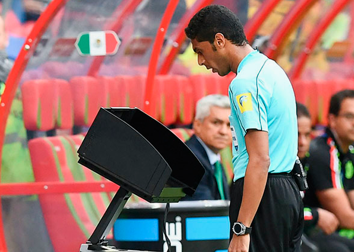 El VAR que salvó a Colombia de un penalty