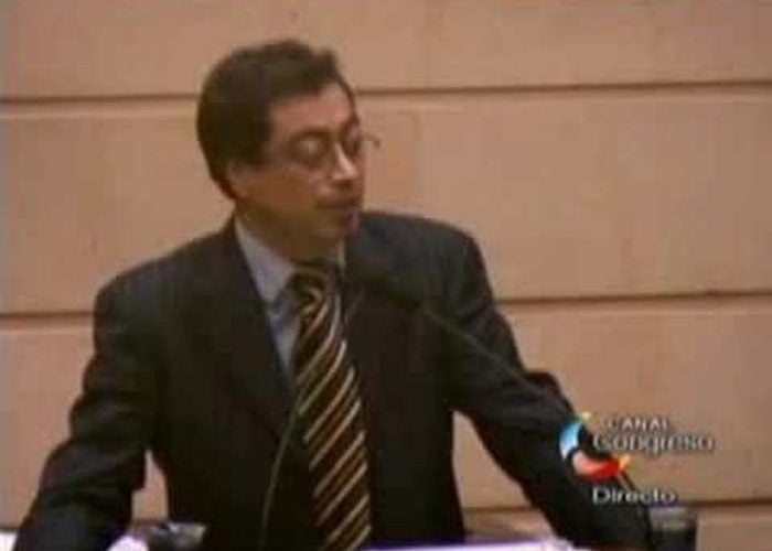 Gustavo Petro: sus debates en el Congreso y la abstención electoral