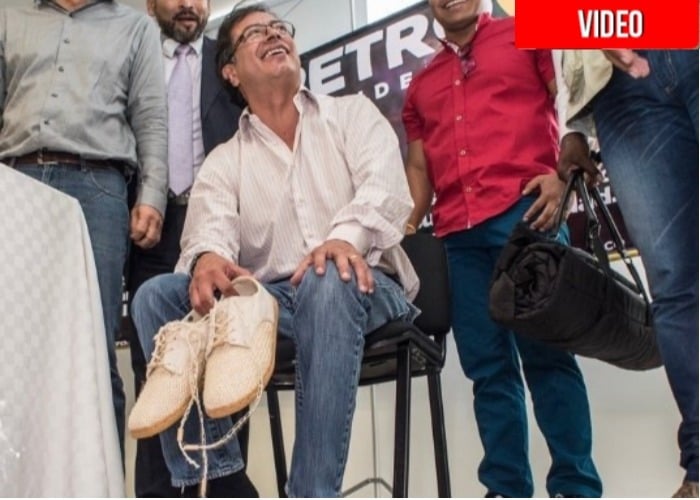 VIDEO: Los paisas le quitaron los ferragamo a Petro