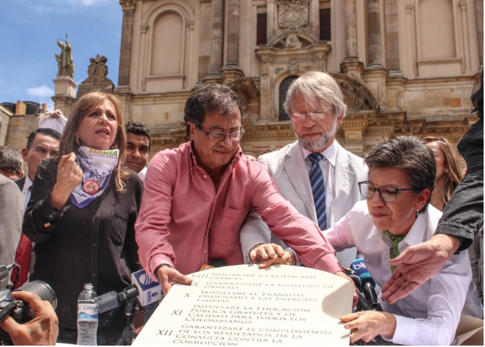 Recorderis de los  uribistas a Claudia López