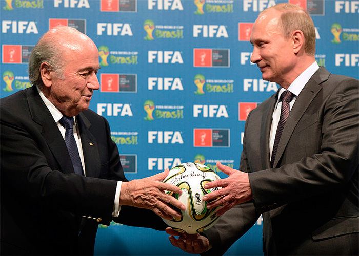 La reaparición de Blatter en el Mundial ad portas de la cárcel