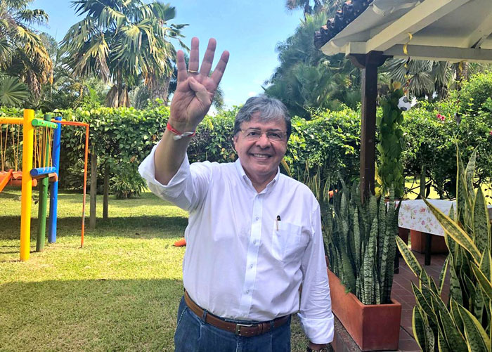 Conversando con Carlos Holmes Trujillo