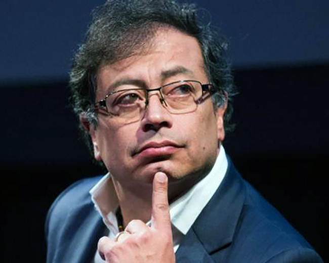 Un poco más serio y más humano