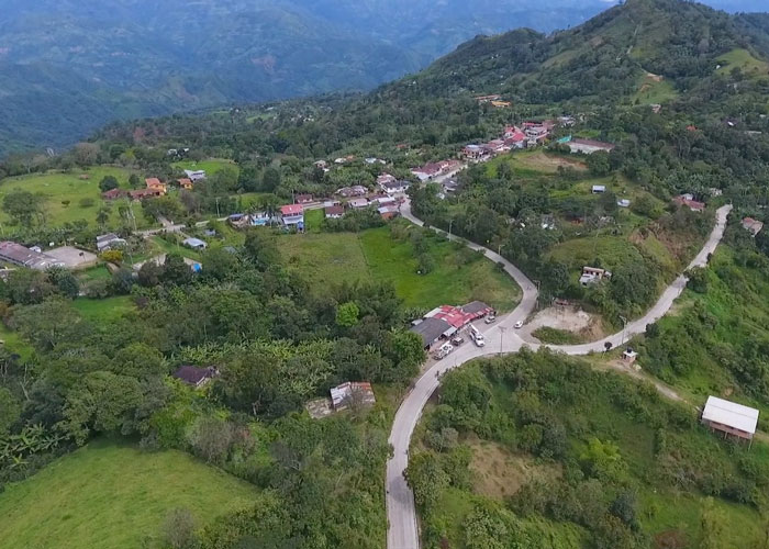 Agricultores del centro del país beneficiados por mejoramiento de 205 km de malla vial