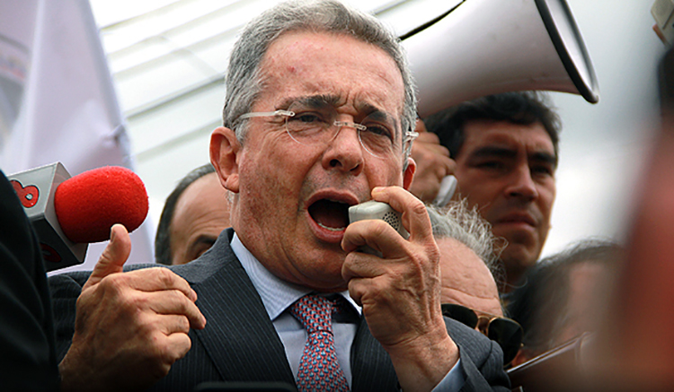 Uribe y su autodefensa