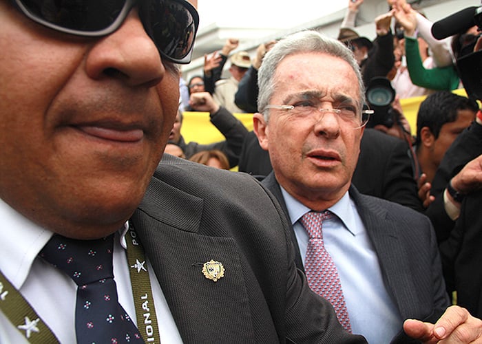 Los uribistas y la democracia