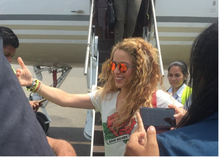 El accidentado vuelo de Shakira después del concierto inaugural