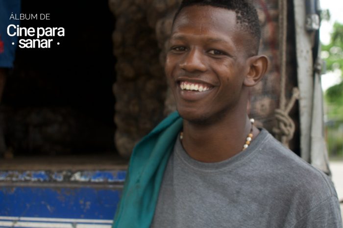 Esta es la cara que pone Richard cuando piensa en bailar. ¡Su historia y envidiables pasos de baile pronto en nuestro blog! (La Dorada, Caldas)