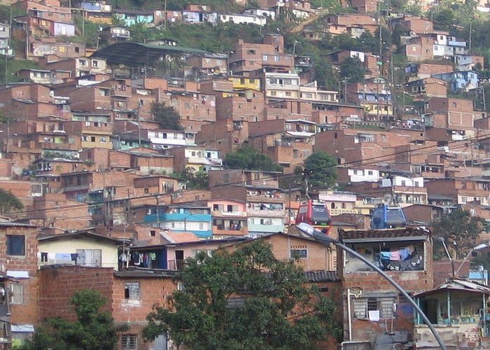 Estrategias para combatir la violencia en la comuna 13 de Medellín ...