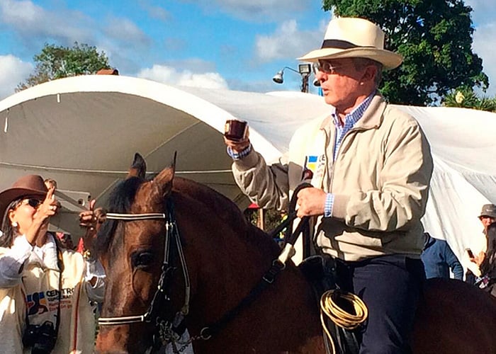 Álvaro Uribe internado de urgencia