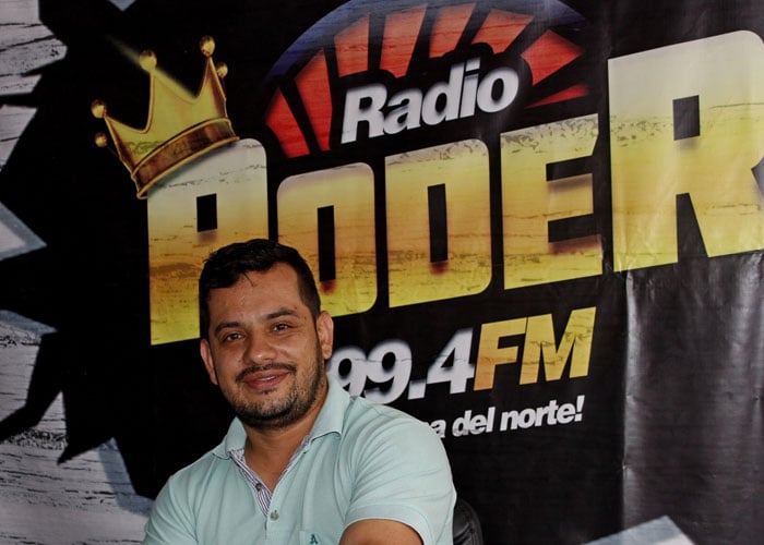 La voz nueva de la radio en Caicedonia