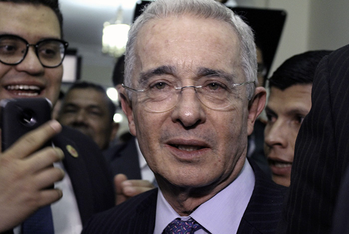 Por el ojo de la chapa