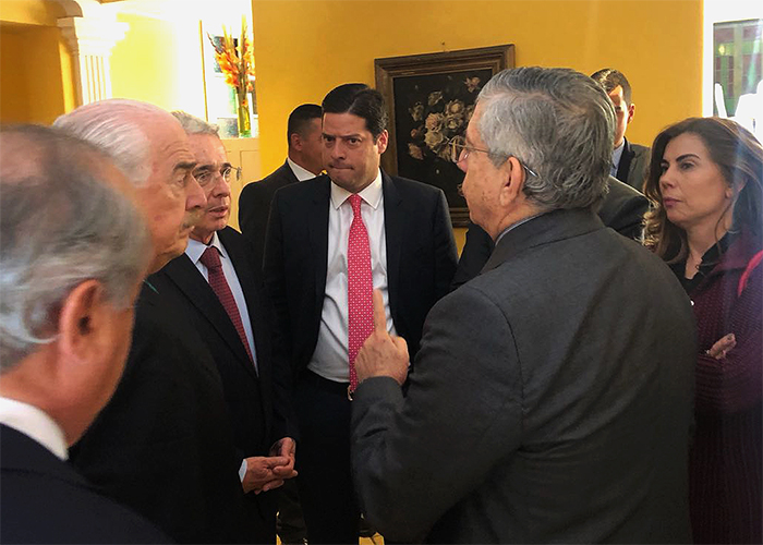 Curiosidades de la reunión de Uribe, Pastrana y Gaviria