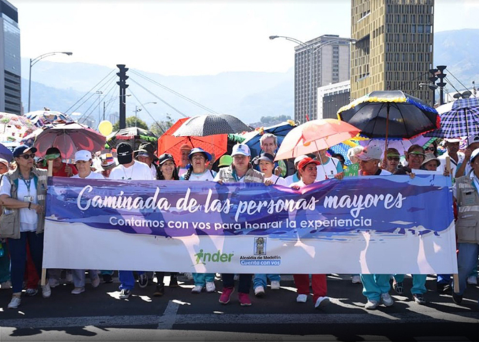 Medellín rompe Guinness Record con los abuelos de la ciudad