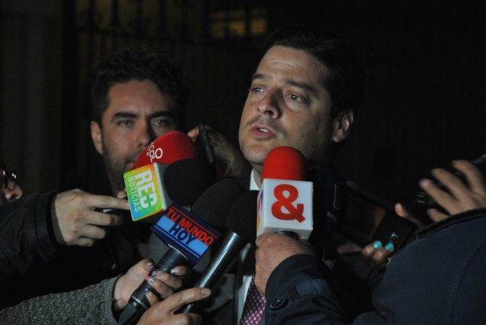 La representación de los liberales estuvo encabezada por el senador Mauricio Gómez Amín y el expresidente César Gaviria, que tuvo su puesto reservado en la mesa junto a Duque.