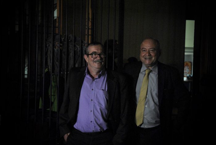 La llegada de Timochenko y Carlos Lozada hizo ruido y soprendió a muchos. Los exjefes guerrilleros se mostraron entusiasmados para unir esfuerzos y sacar adelante los proyectos anticorrupción.