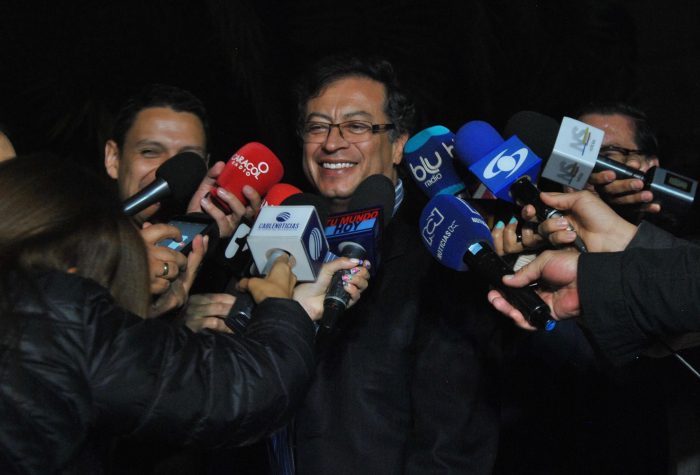 Este fue el primer mano a mano de Petro con el presidente Duque desde las elecciones. El senador de la Colombia Humana le entregó una carta antes de comenzar la cumbre en la que le propuso seis puntos para una reforma política.