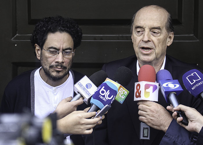 Iván Cepeda y Álvaro Leyva, entre los invitados especiales al pleno del Partido Farc