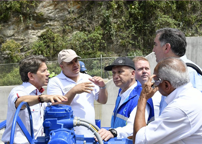 Los paisas inundan el país de electricidad limpia
