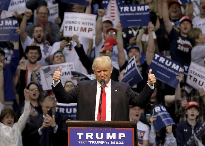 La derecha se baja los pantalones