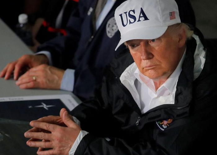 Usando el odio Trump intenta hacer hoyo en uno