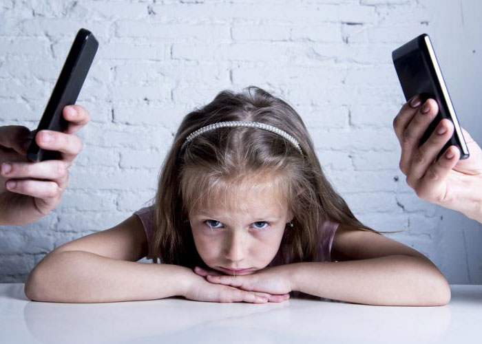 Padres ausentes y tecnología desmedida, inminente riesgo para los niños