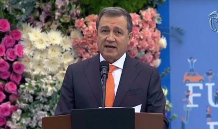 Ernesto Macías, el hombre sin atributos