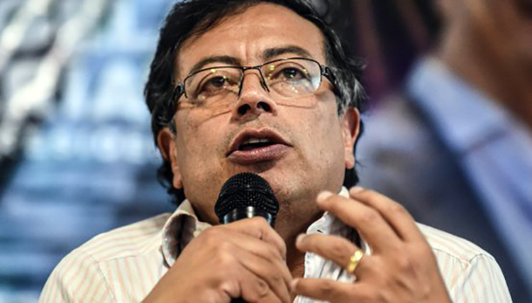 Por el ojo de la chapa