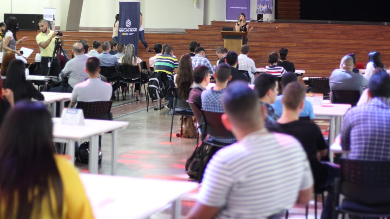 El Tinder que se inventaron los paisas para conseguirle trabajo a los universitarios