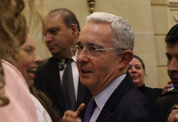 Uribe acepta la fecha para presentarse en la Corte