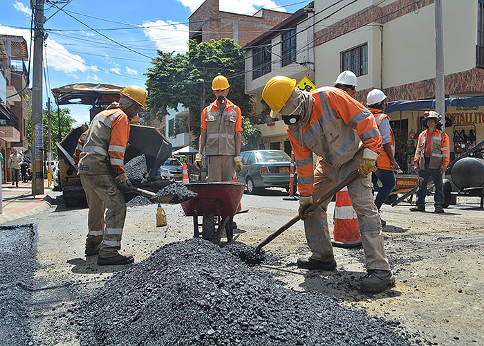 Los paisas se ponen la 10 para la rehabilitación de la malla vial en Medellín
