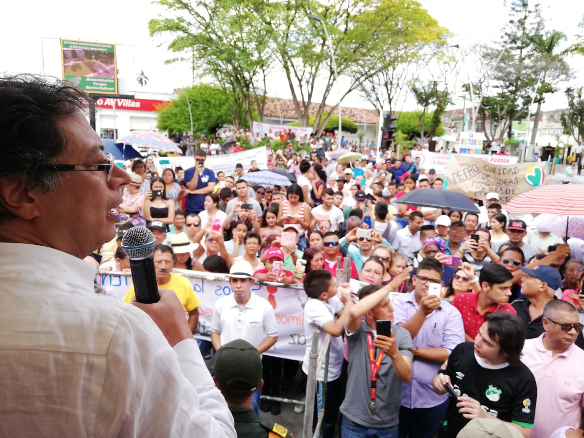 Petro retoma las plazas, ahora para armar partido