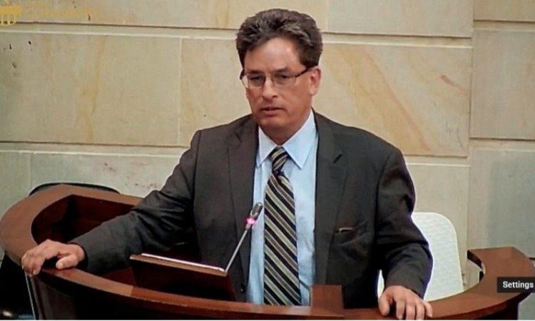 Carrasquilla, renuncie